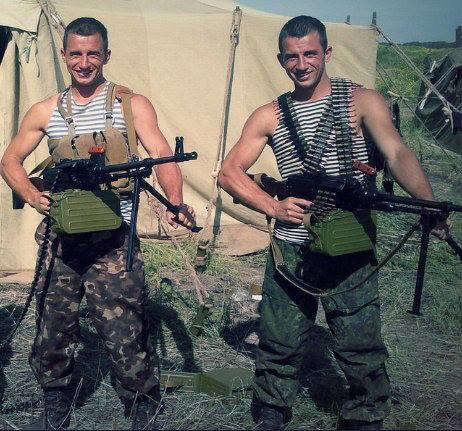 Брати близнюки Максим та Артем Лащенко загинули в один день - 5 серпня 2014 року. В їх авто влучила ракета 