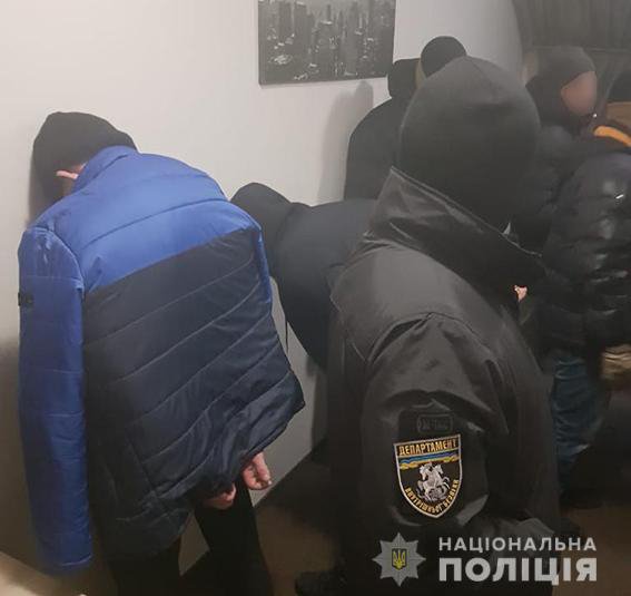 У м. Волочиськ на Хмельниччині затримали банду рекетирів