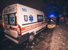 У Києві на вулиці Академіка Булаховського сталася ДТП з постраждалими. Автобус «Богдан» із пасажирами збив пішохода та врізався в дерево