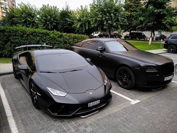 Lamborghini Huracan і Rolls-Royce Wraith. Фото: Авто 24
