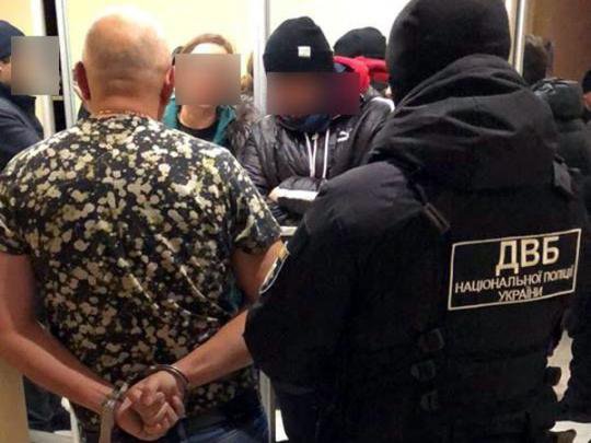 В Одесской области полицейские задержали 4 преступников, которые «под заказ» поджигали имущество предпринимателей и других граждан по всей Украине
