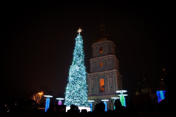 19 декабря в Киеве открыли главную елку страны