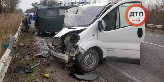 На Херсонщине в результате столкновения Renault Trafic и «УАЗа» 5 человек погибли. Еще 1 мужчина  в больнице