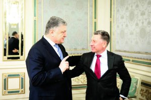 Спецпредставник США Курт Волкер зустрівся з президентом Петром Порошенком у Києві 19 грудня. Обговорили необхідність посилення санкцій проти Росії у відповідь на її агресію в Азовському морі