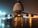 Ан-124 "Руслан" перевіз в собі пасажирський літак Challenger 604