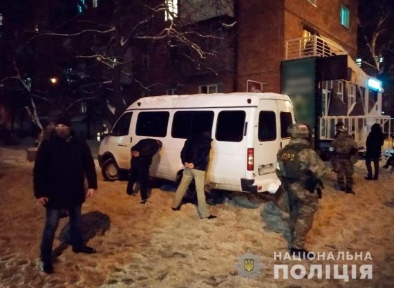 Банду из четырех рэкетиров обезвредили правоохранители на Буковине. Один из них - бывший сотрудник полиции