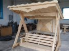 Іван Ганчин із села Рунівщина виготовляє з дерева вироби 
