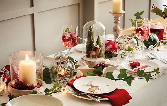 На святковому столі обов’язково мають бути присутні окремі атрибути Різдва й Нового року.
