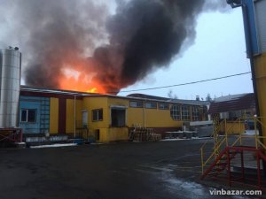 В Тульчине Винницкой области горит молочный завод. Фото: vinbazar.com