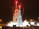 Киевская елка обошлась в 2 млн 700 тыс. Грн. Но это, правда, деньги спонсоров.