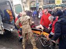 Во время пожара на праздничной ярмарке во Львове, пострадавших до приезда медиков спасал боец ВСУ