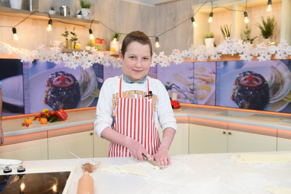 Руслан Сенічкін до своєї телевізійної кухні запросив хлопчика – 11-річного Костю Бурлака