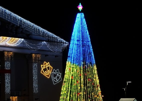 Фотографиня показала фото новорічного Маріуполя. Фото: Неллі Гайдук, gazeta.ua