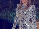 Ани Лорак снова порадовала фанов новыми снимками в супер-коротком платье