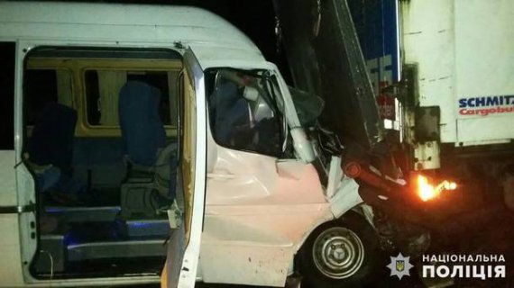 У Київській області сталося дві аварії за участю маршруток та вантажівок