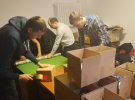 У Варшаві волонтери збирають подарунки дітям, у яких війна з Росією забрала батька