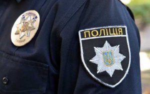 Киев: мужчина бросился спасать товарища и покусал полицейского