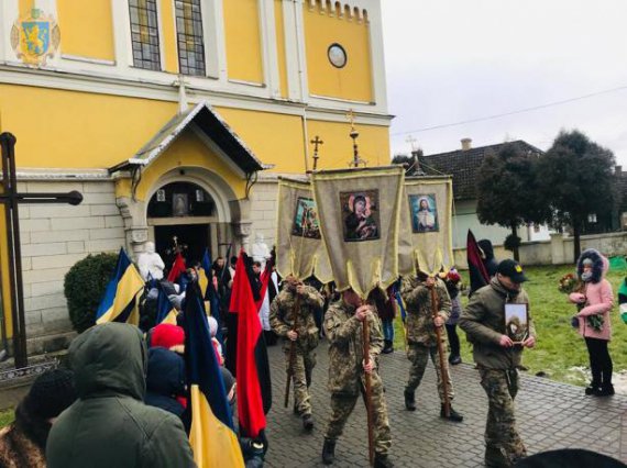 У бійця залишилися дружина, яка служила із ним, і трирічний син