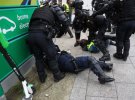 Во Франции правоохранители силой разогнали "желтых жилетов". Фото: AFP