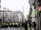 У Франції правоохоронці силою розігнали "жовтих жилетів". Фото: AFP