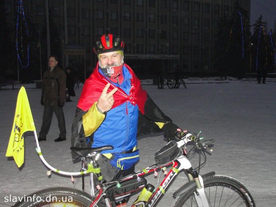 Жителі Слов'янська відзначили день народження Степана Бандери смолоскипною ходою