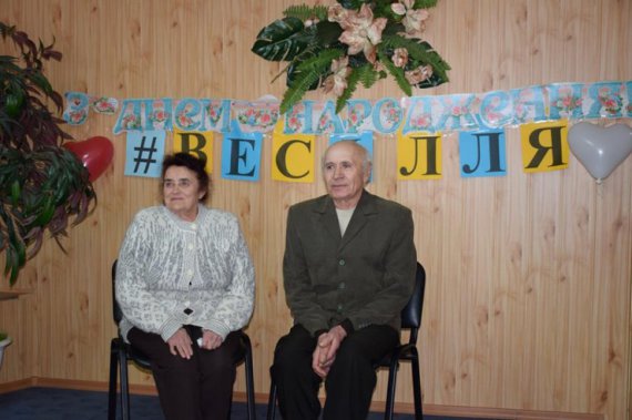 Подружжя із ювілеєм привітали місцеві чиновники у Новосанжарському ДРАЦСі
