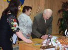 Подружжя із ювілеєм привітали місцеві чиновники у Новосанжарському ДРАЦСі