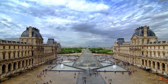 Лувр посетило 10,2 млн туристов