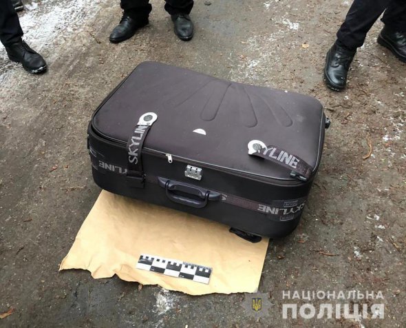 В Днепре на проспекте Героев в мусорном баке возле жилого дома нашли тело молодой женщины