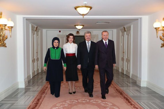 Президент Украины Петр Порошенко встретился с турецким президентом Реджепом Тайипом Эрдоганом во время своего визита в Стамбул