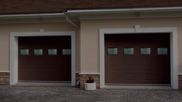 Автоматические ворота могут подниматься вверх, или собираться со стороны, в зависимости от типа гаража