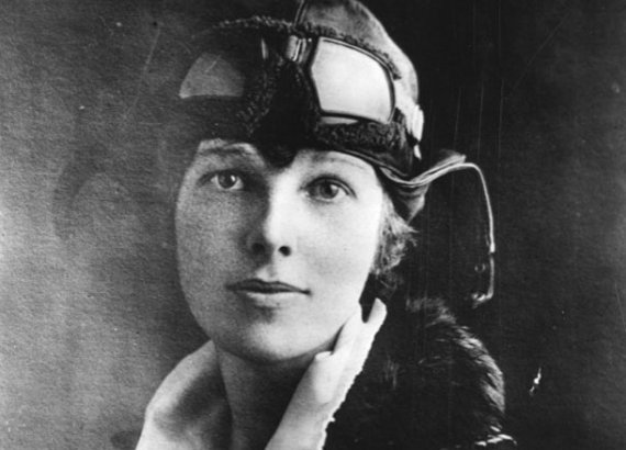 Амелія Екхарт довела, що жінки на рівних можуть конкурувати з чоловіками навіть в таких небезпечних і передових сферах, як авіація