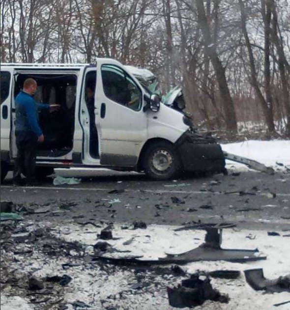 Наслідки жахливого зіткнення мікроавтобусів в Чернівецькій області. Фото:  Нацполіція