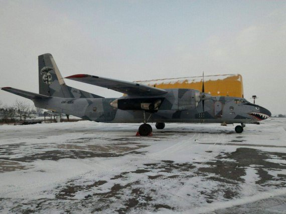 Грузовой самолет Ан-26, который снимался и голливудском боевике "Неудержимые" отныне будет базироваться в Киеве