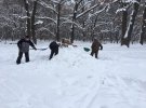 У полтавському дендропарку готуються до конкурсу снігових скульптур