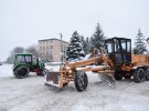 Нові Санжари очищають від снігу. Фото Facebook