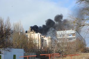 В крымском городе Щелкино произошел взрыв на крыше многоэтажки. Фото: "ВКонтакте" "Щелкино"