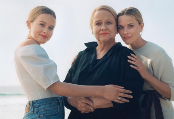 Снимок трех поколений был сделан в рамках фотосессии для журнала Vogue