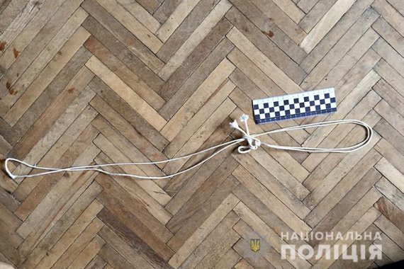 У Івано-Франківську 65-річний чоловік задушив 90-річну матір. А потім сам повісився