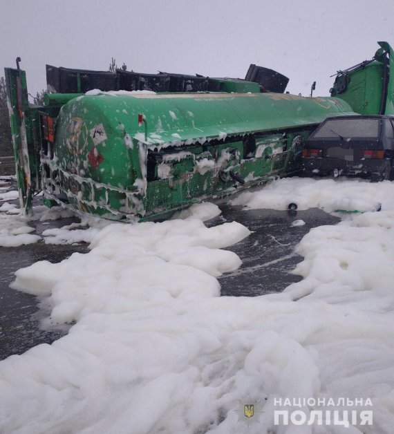 Винницкая область: в жуткой аварии с участием бензовоза грузовик разбило в дребезги