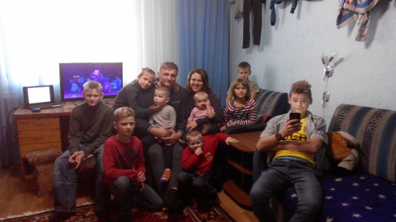Семейство Алениніх с 9-ма младшими