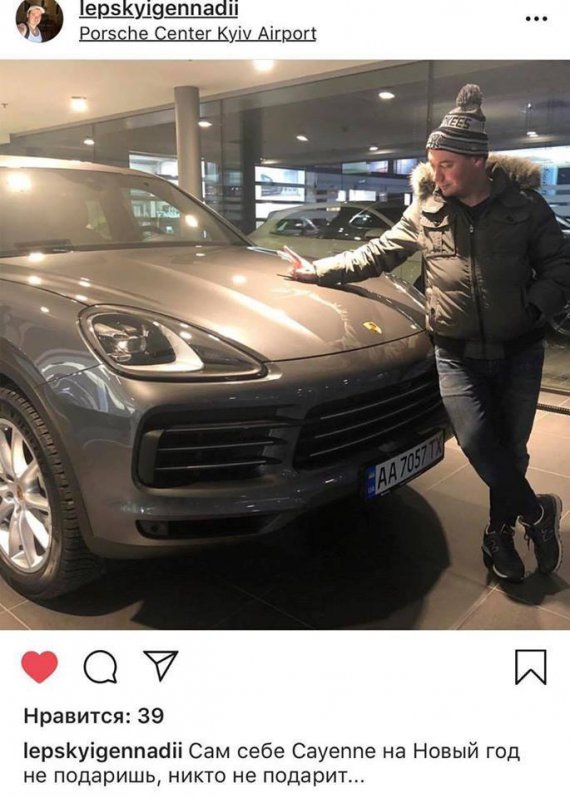 Чиновник КМДА Геннадій Тамразов опублікував низку світлин з новеньким Porsche Cayenne