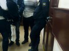 Судовий пристав, який не пускав пресу, родичив та консулів до судової зали