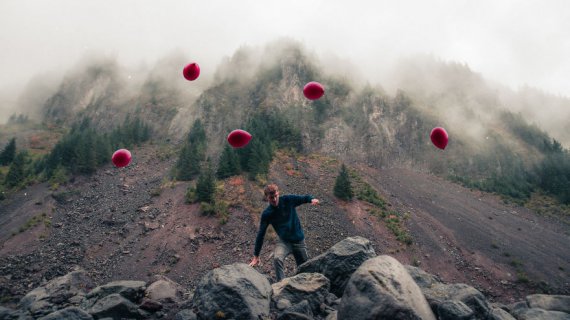 Клеман Геган показав незвичайний та містичний  фотопроект з кульками