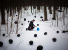 Клеман Гэган показал необычный и мистический фотопроект с шариками