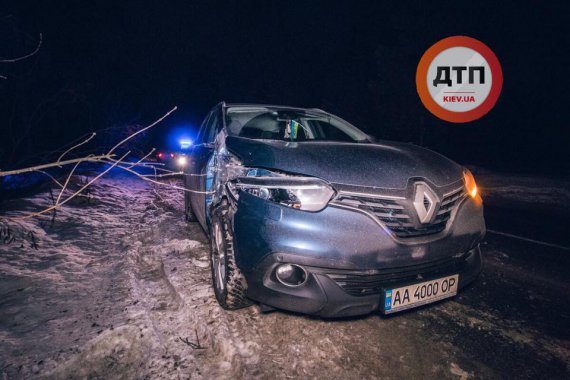 Под Киевом  водитель автомобиля Renault на полном ходу сбил 33-летнего военнослужащего ВСУ