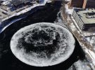 В США на реке образовался гигантский ледяной диск