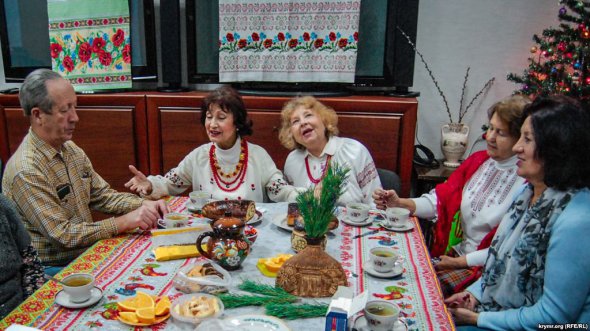 Вечір присвячений українським традиціям в окупованому Севастополі відкрили українською народною піснею "Нова радість стала"