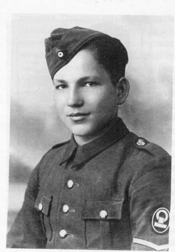 Володимир Клос на військовому вишколі у віці 16 років