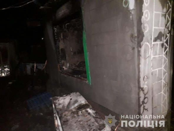 В Запорізькій області в будинку згоріли чоловік 1989 року та двоє неповнолітніх дітей. Мати дітей - вчинила самогубство.